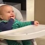 Momento fofura: torcedor do Cruzeiro ensina música para filhos e ensaia gol em casa