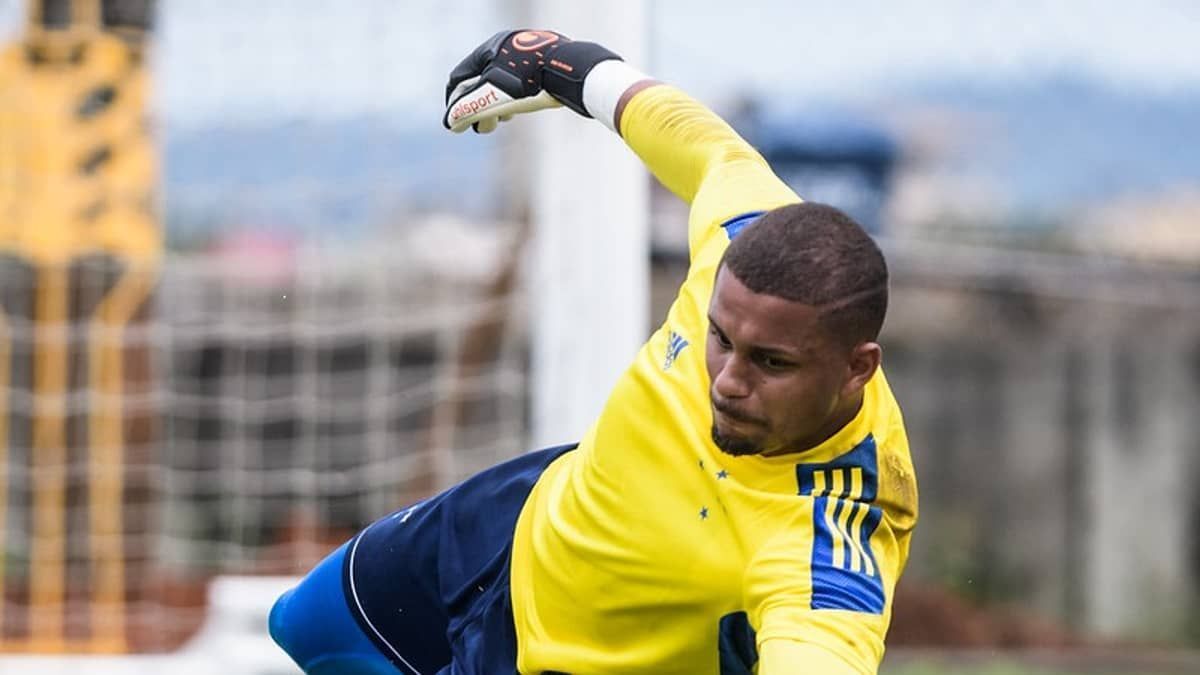 Goleiro Anderson fratura osso da costela e desfalca Cruzeiro