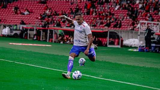Lateral-esquerdo Bruno Pacheco em ação pelo Fortaleza em jogo do Campeonato Brasileiro