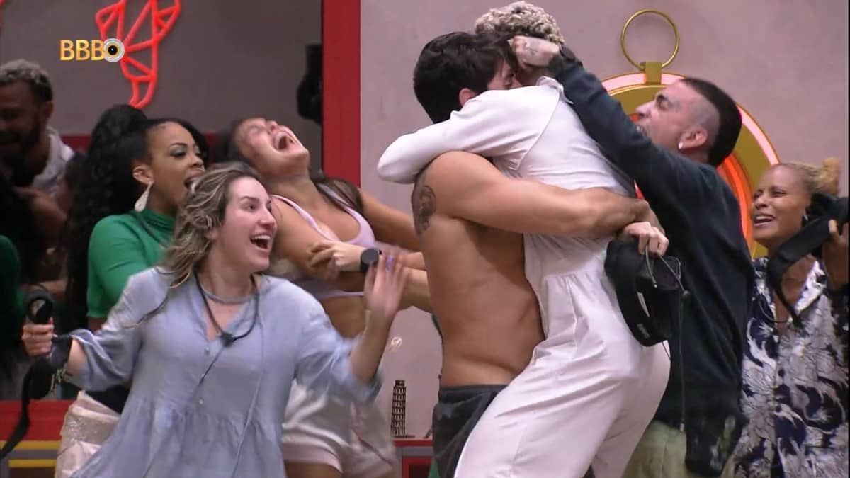 BBB 23: assista o momento em que Fred volta à casa após mais de 18 horas no Quarto Branco