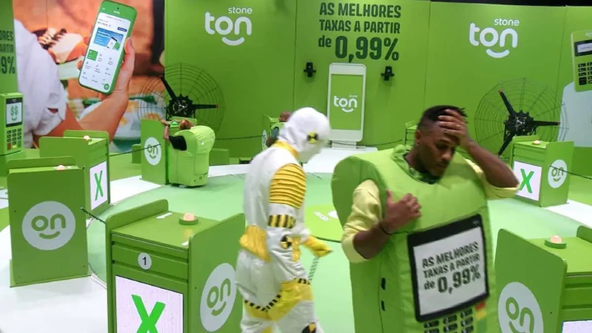 BBB 23: Fred Nicácio desiste da Prova do Líder após 12 horas e alerta aliados com sinais
