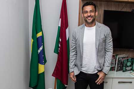 Um jogo emocionante, digno dos noves títulos mundiais que estavam em campo. O Brasil voltou a apresentar um bom futebol e mostrou porque é pentacampeão mundial. Venceu a Itália por 4 a 2, na tarde deste domingo, na Fonte Nova, em Salvador, e garantiu