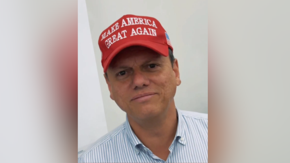 Usando boné com slogan de Trump, Tarcísio de Freitas comemora a posse do presidente dos EUA: 'grande dia'