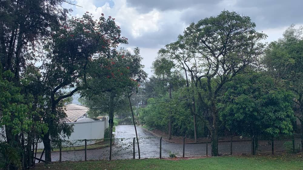 Após onda de calor, Nova Lima registra chuva forte neste domingo 