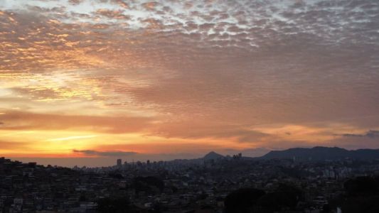 Frente fria pelo litoral favorece a ocorrência de pancadas de chuva e trovoadas isoladas as regiões Sul e Zona da Mata