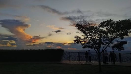 Frente fria que está estacionada sobre São Paulo favorece a propagação de áreas de instabilidade sobre Minas Gerais