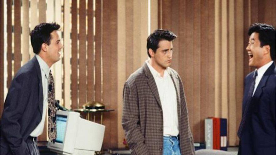 Ator de 'Friends' indica xenofobia e fala sobre bastidores da série: 'ambiente tóxico'