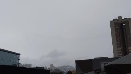 Alerta da Defesa Civil divulgado na manhã desta terça-feira informa que a temperatura está em declínio na capital, com mínimas abaixo de 13°C, especialmente nos dias 27, 28 e 29/06.