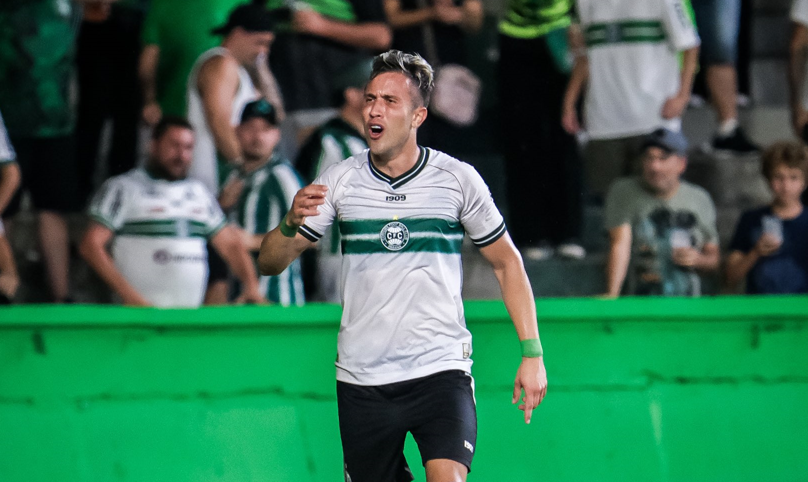 Coritiba vence PSTC em estreia no Campeonato Paranaense