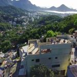 Avaliada em 2,5 milhões, 'mansão do tráfico' é destruída no Rio