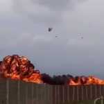 Vídeo: avião da esquadrilha da fumaça cai e mata menina de cinco anos na Itália