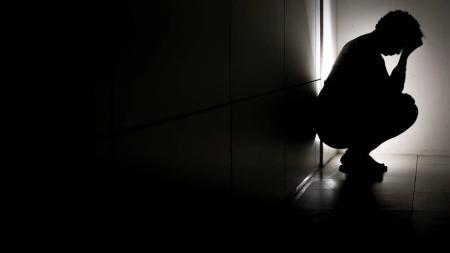 Desde 2018, o descumprimento é considerado crime no Brasil, tipificado pela "Lei Maria da Penha".