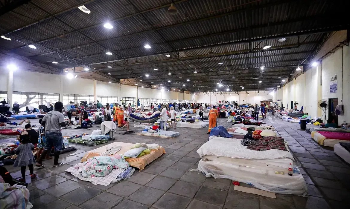 Número de pessoas fora de casa no RS é maior do que a população de 99% das cidades brasileiras