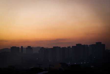 Onda de calor no Brasil vai até 10 de maio, diz Climatempo | CNN Brasil