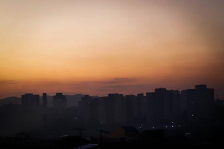 Onda de calor no Brasil vai até 10 de maio, diz Climatempo | CNN Brasil