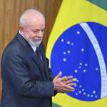 Lula: 'Não é correto jogar culpa de qualquer ajuste fiscal em cima do mínimo'