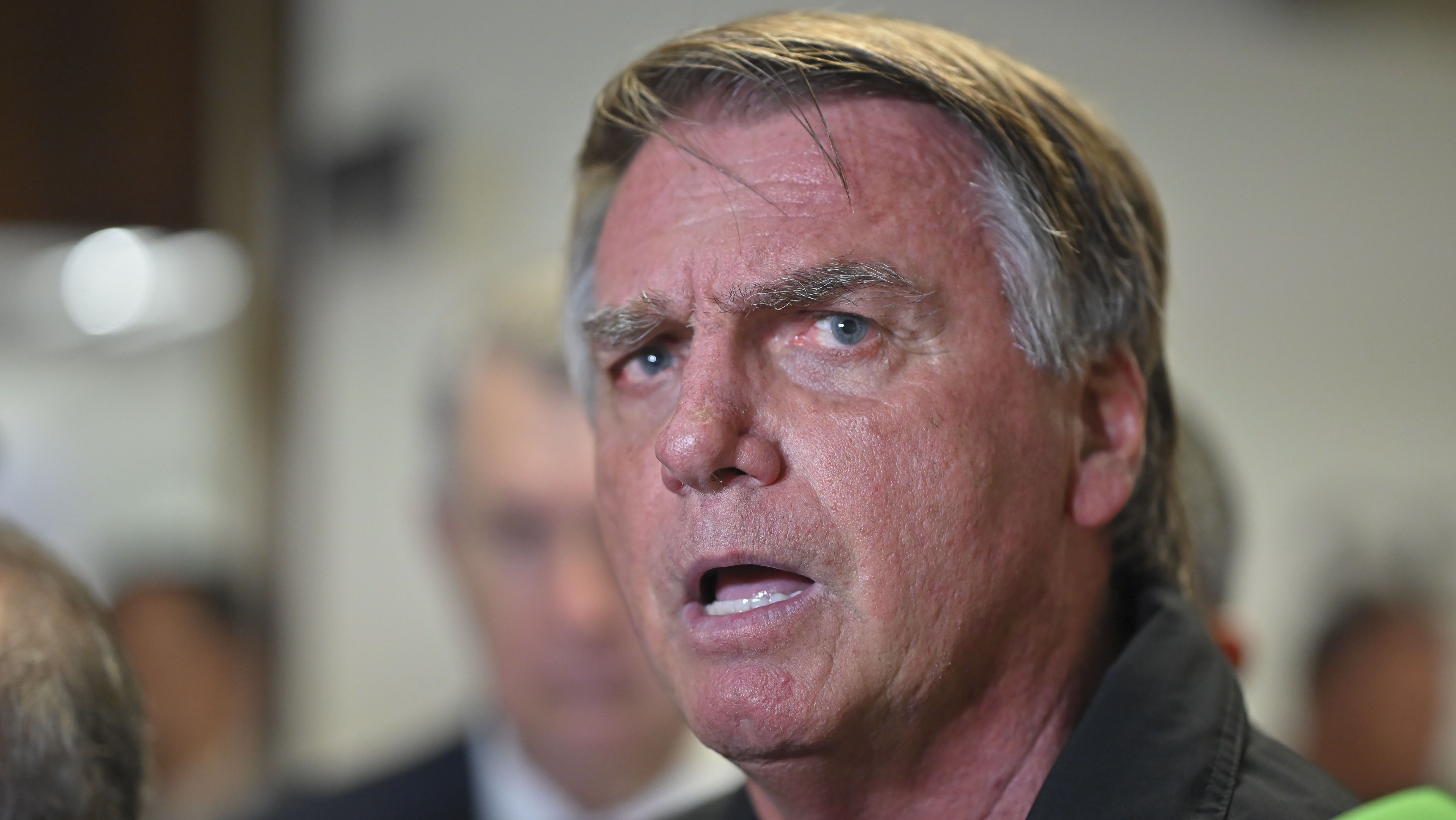Após crises de soluço, Bolsonaro faz exames em hospital de Brasília neste sábado (16)