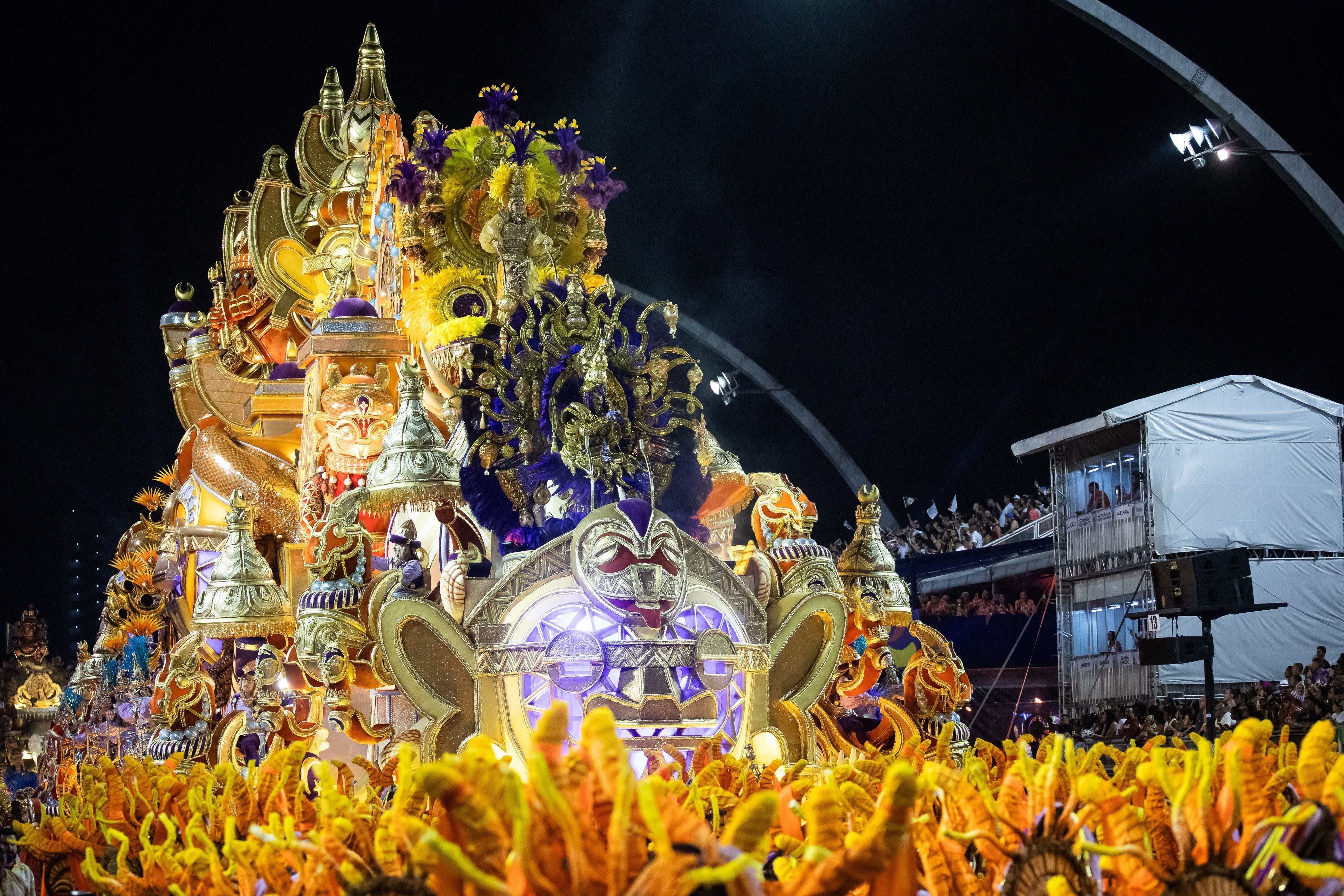 Carnaval 2025: desfile de SP tem cantor emocionado, filho de Maguila e estreia de ex-BBB