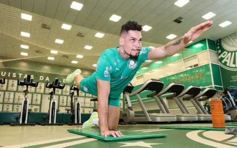 Paulinho em trabalho interno na academia do Palmeiras