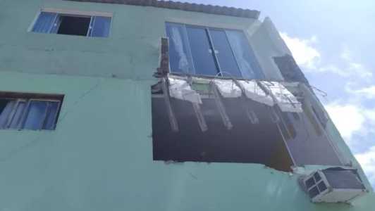 A sacada ficava no terceiro andar de edifício