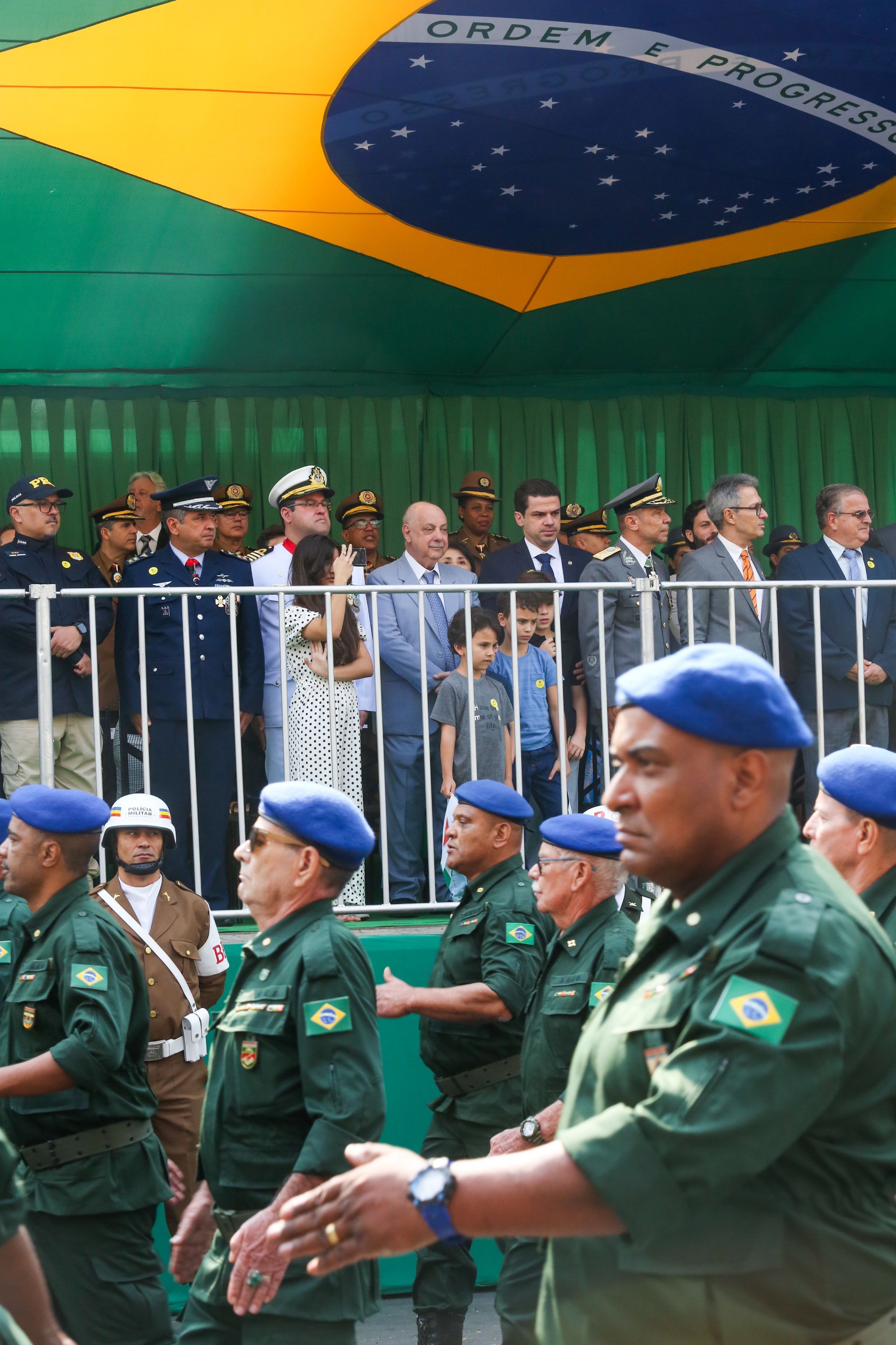 Fuad participa de desfile de 7 de Setembro, relembra passagem pelo Exército e comemora 'força da democracia'