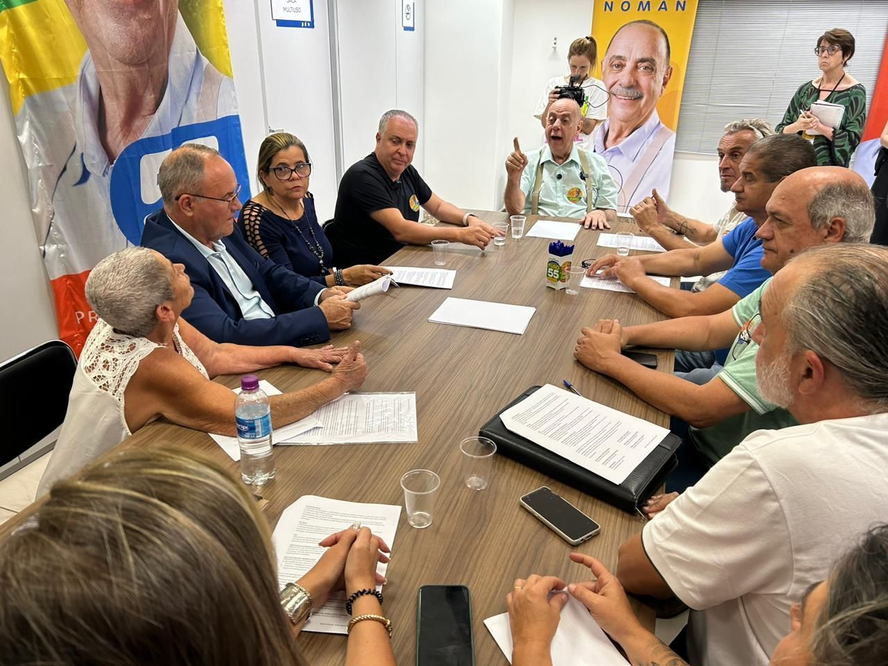 Após reunião, Fuad Noman (PSD) comemora apoio de feirantes da Afonso Pena