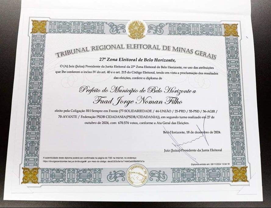Ausente em ato, prefeito Fuad Noman publica foto do diploma nas redes sociais
