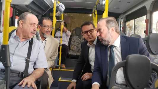 Fuad Noman e Alexandre Silveira acompanharam primeiros testes de ônibus movido a energia limpa em BH