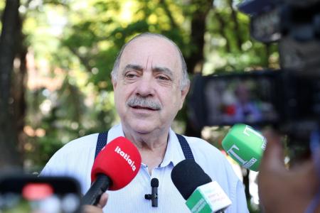 O prefeito de BH, Fuad Noman, concede entrevista coletiva
