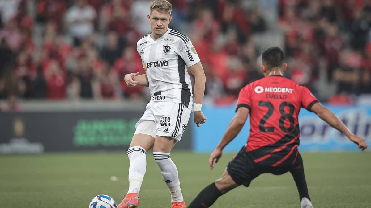 Atlético atrasa pagamentos por contratações de Paulinho e Fuchs