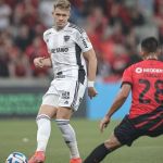 Atlético atrasa pagamentos por contratações de Paulinho e Fuchs