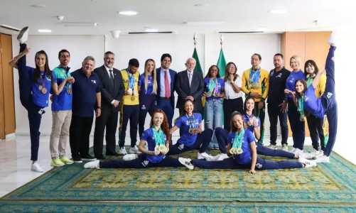 Fufuca e Lula receberam atletas brasileiros que disputaram os jogos Panamericanos - Valter Vampanato/Agência Brasil