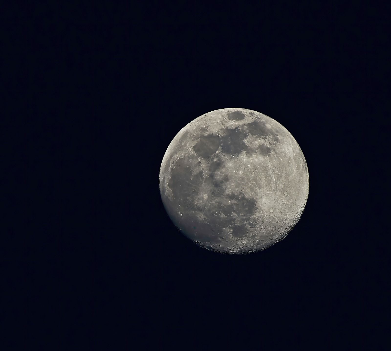 Saiba como observar 'Lua de Morango', que acontece na semana do Dia dos Namorados
