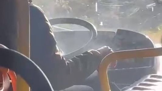 Fumaça no painel obrigou motorista a parar coletivo