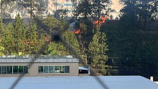 Fumaça pode ser vista por toda a região