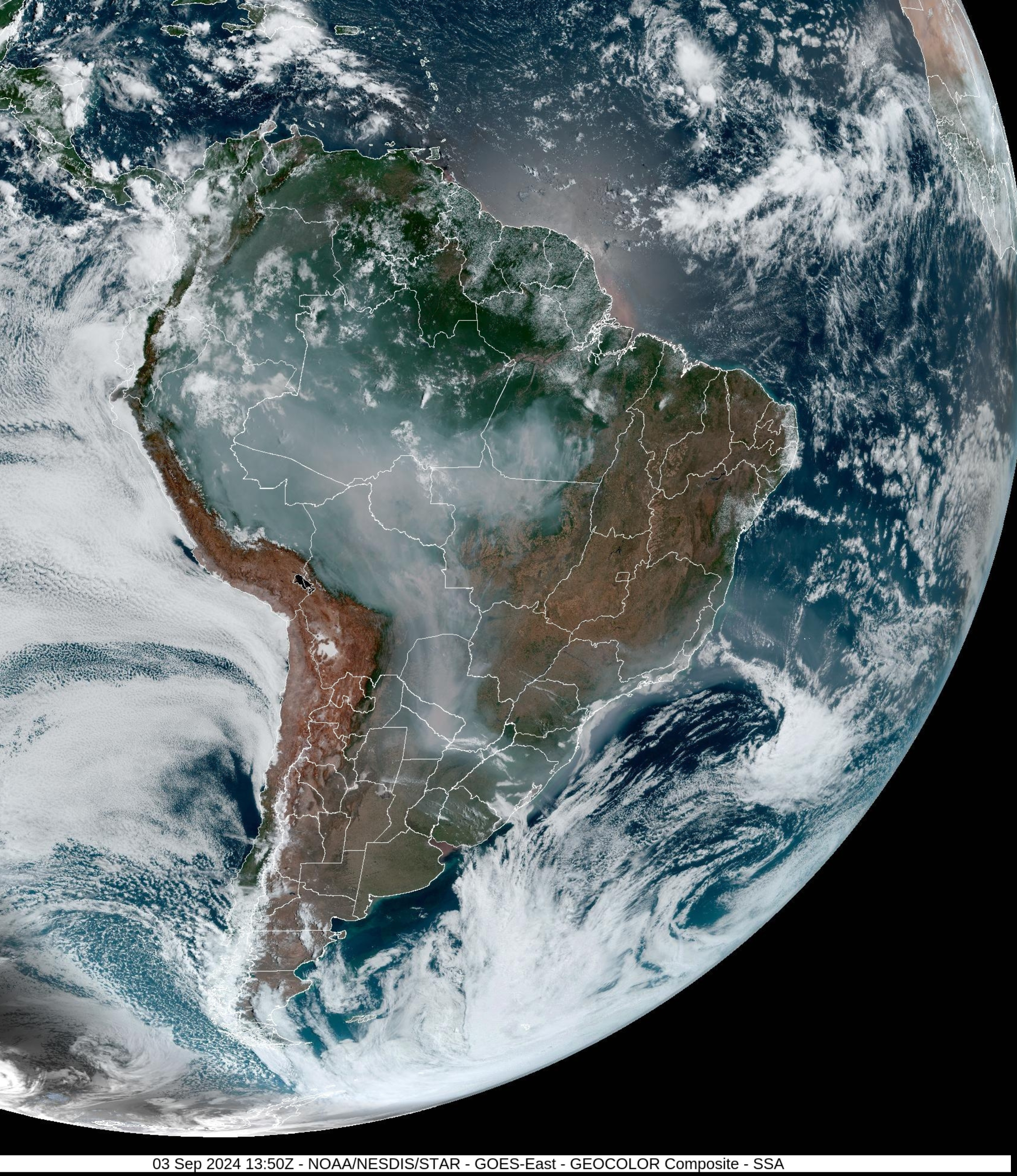 Imagem de satélite revela corredor de fumaça de queimadas que desloca do Norte para o Sul do Brasil; confira