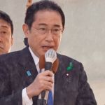 Primeiro-ministro do Japão sai às pressas de evento após barulho de explosão