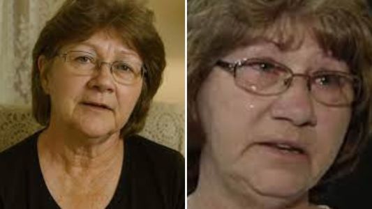 Debbie Solsman foi desligada após oferecer refeições sem cobrança a estudantes que chegavam à escola sem dinheiro para o almoço