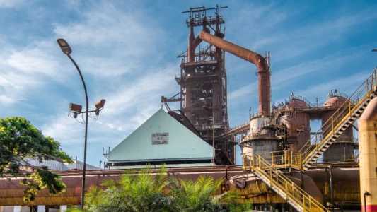 Funcionário da Usiminas cai de alto-forno e morre em Ipatinga
