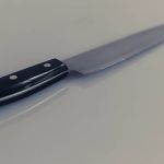 Funcionário bebe sêmen por engano e esfaqueia patrão por 'brincadeira'