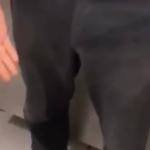 Funcionário do Burger King faz xixi na roupa no posto de trabalho: 'se eu sair levo advertência'