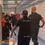 Jornalista é agredido e ameaçado por funcionários do Corinthians na Arena do Grêmio; assista
