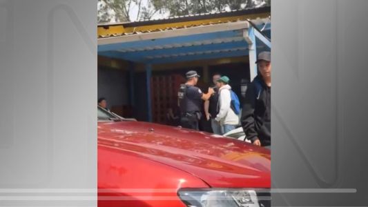 GCM joga spray de pimenta em estudante na porta de escola em SP | CNN Brasil