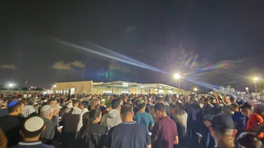 Funeral de brasileira morta em ataque do Hamas gera comoção em Israel