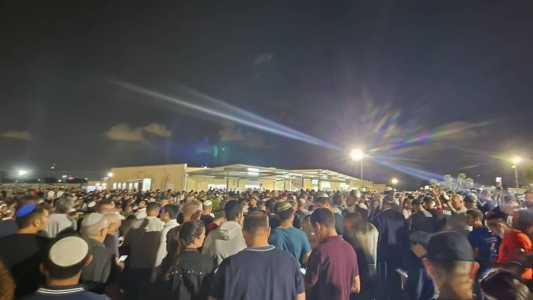 Funeral de brasileira morta em ataque do Hamas gera comoção em Israel