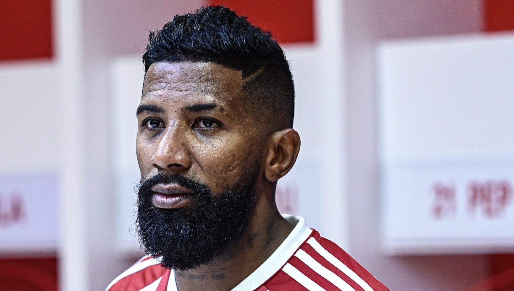 No mercado: a situação do lateral-direito Rodinei, do Olympiacos