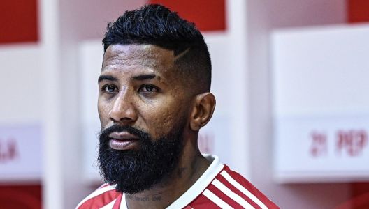 Rodinei, lateral-direito do Olympiacos, da Turquia