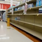 Furacão Idalia: na Flórida, moradores estocam alimentos