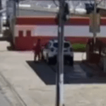 Vídeo: homem furta viatura da PM e ainda tenta abastecer veículo em posto em MG