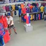 Vídeo: homem é flagrado ao furtar 17 camisas do Paraná Clube em loja